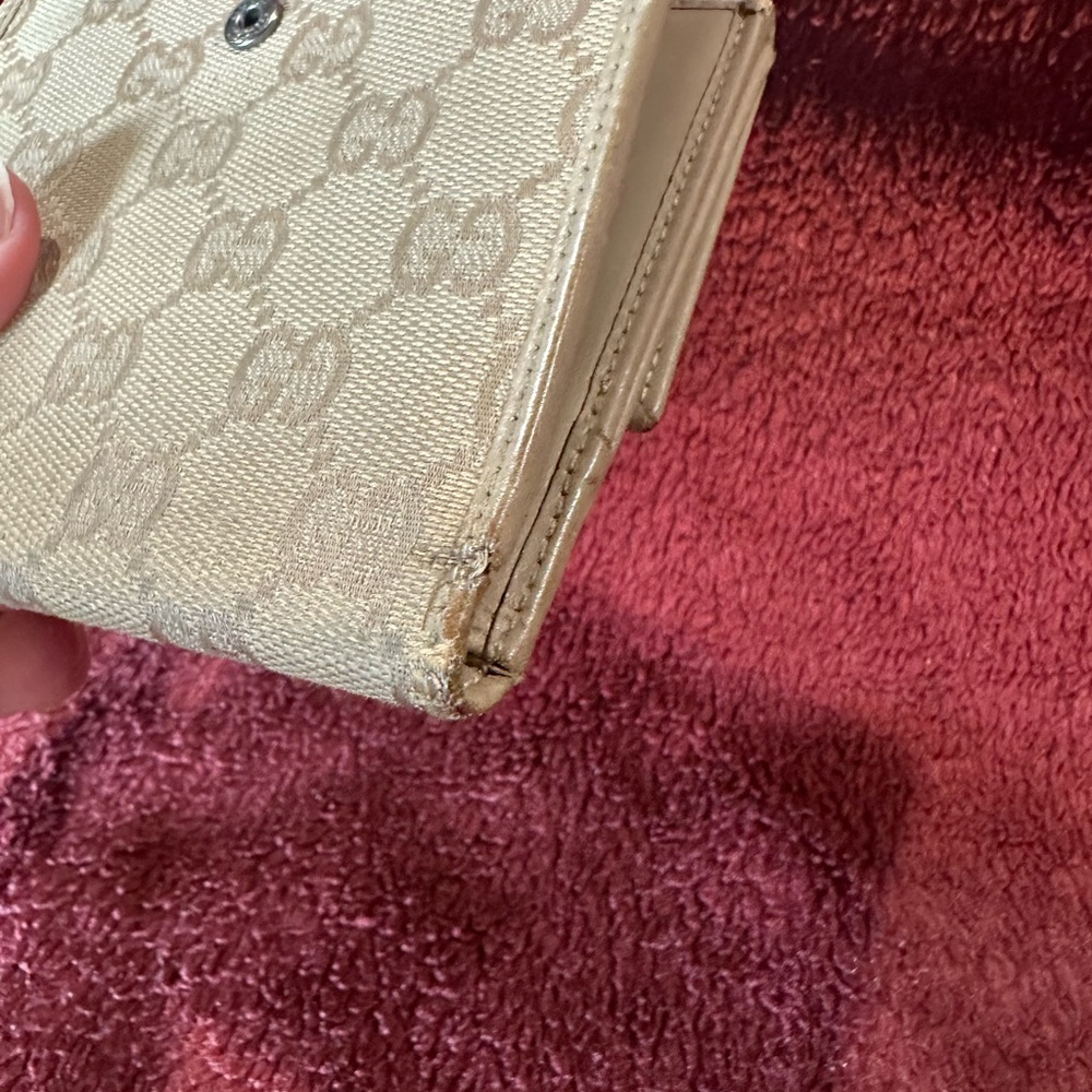 Gucci wallet in great condition. Please see photos. - Picture 3 of 5